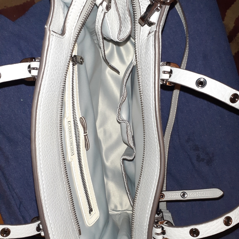 Handbag - Picture 4 of 8